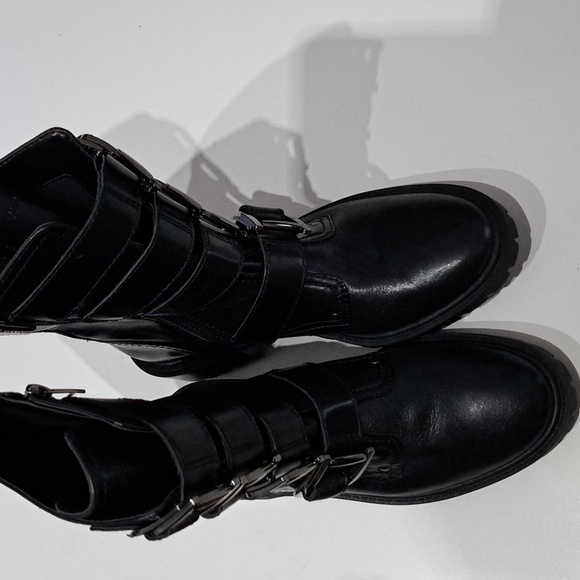 Vince Camuto Frishea Bootie - Picture 6 of 12